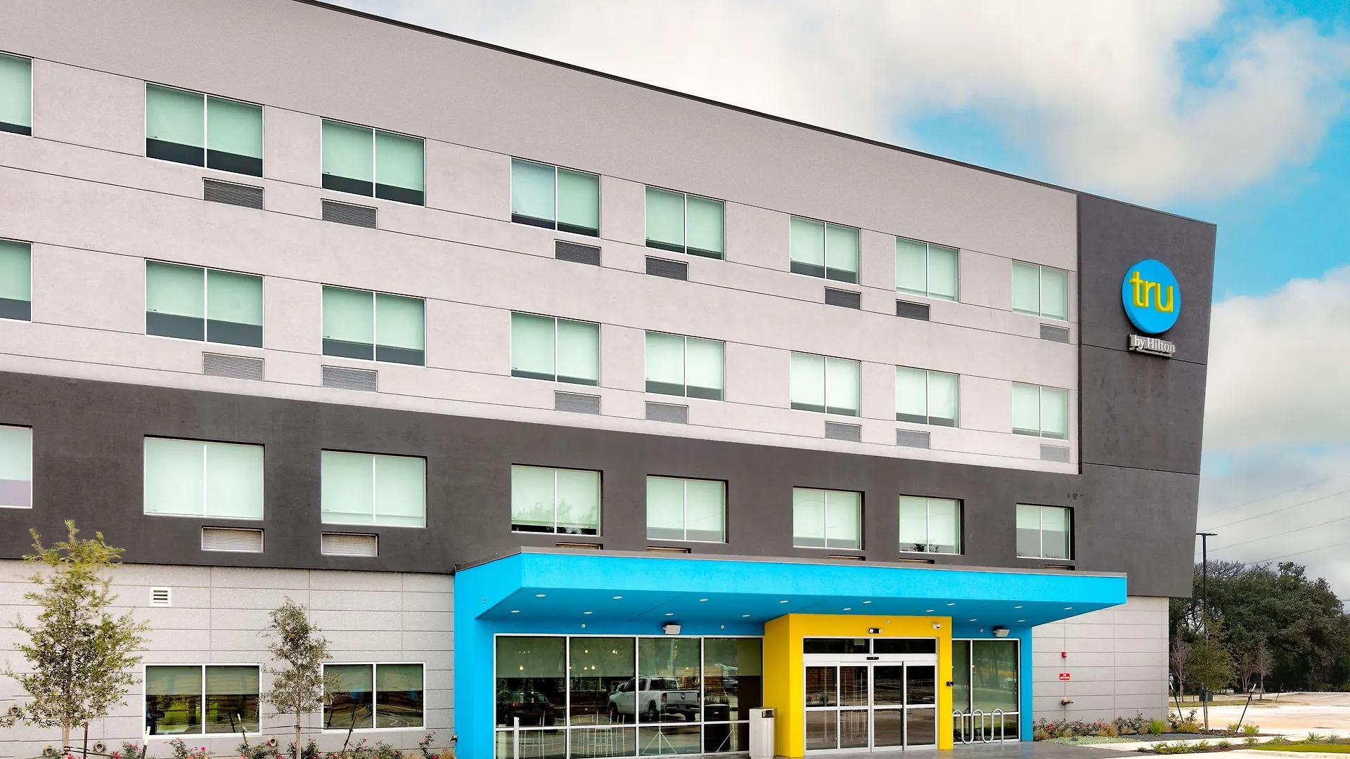 7 Business Hotels Near The Domain Austin That Deliver