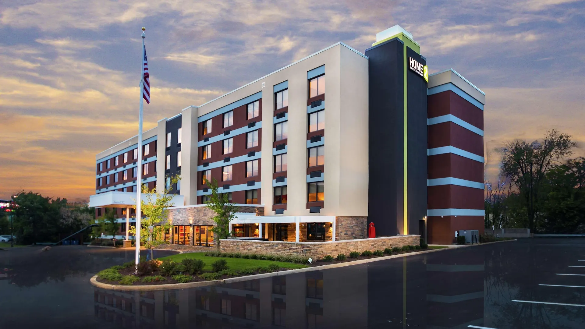 Staying Near Greater Philadelphia Expo Center: 4 Business Hotels Compared