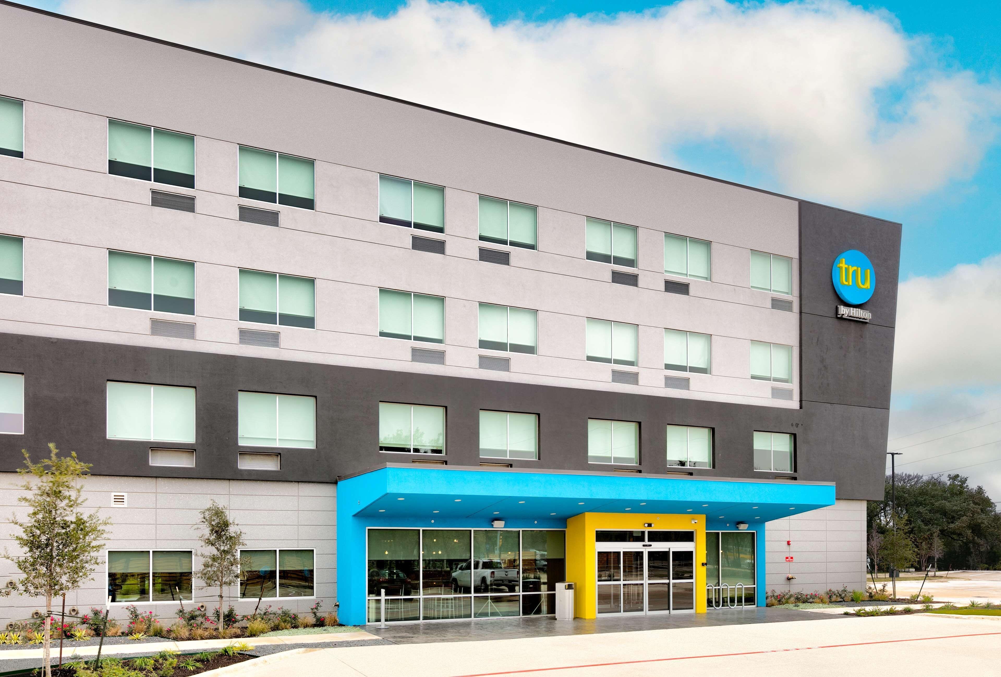 7 Business Hotels Near The Domain Austin That Deliver