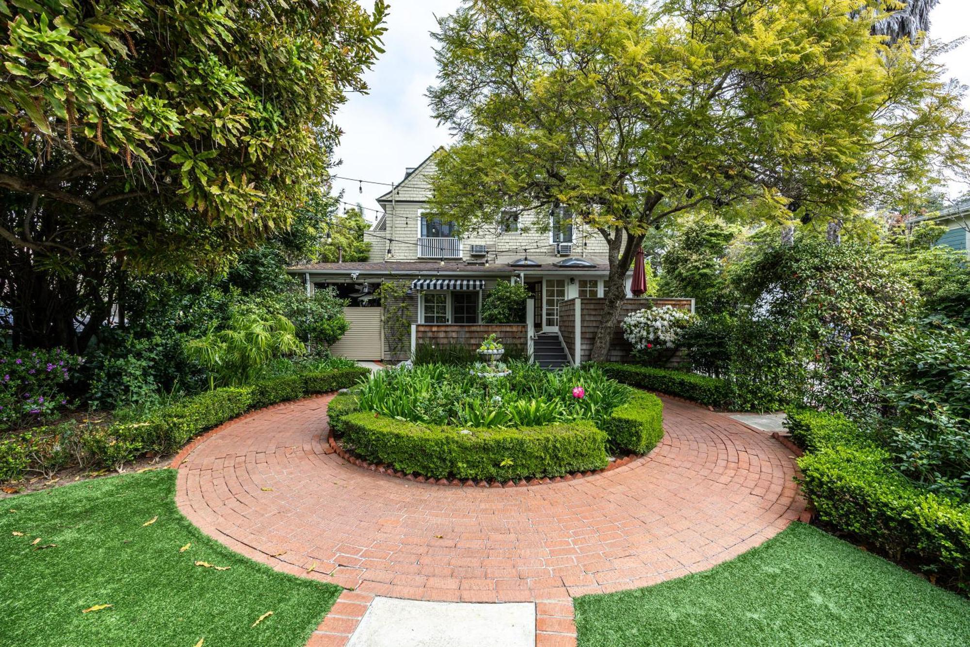 15 Smart Central Hotels Near Santa Barbara County Courthouse
