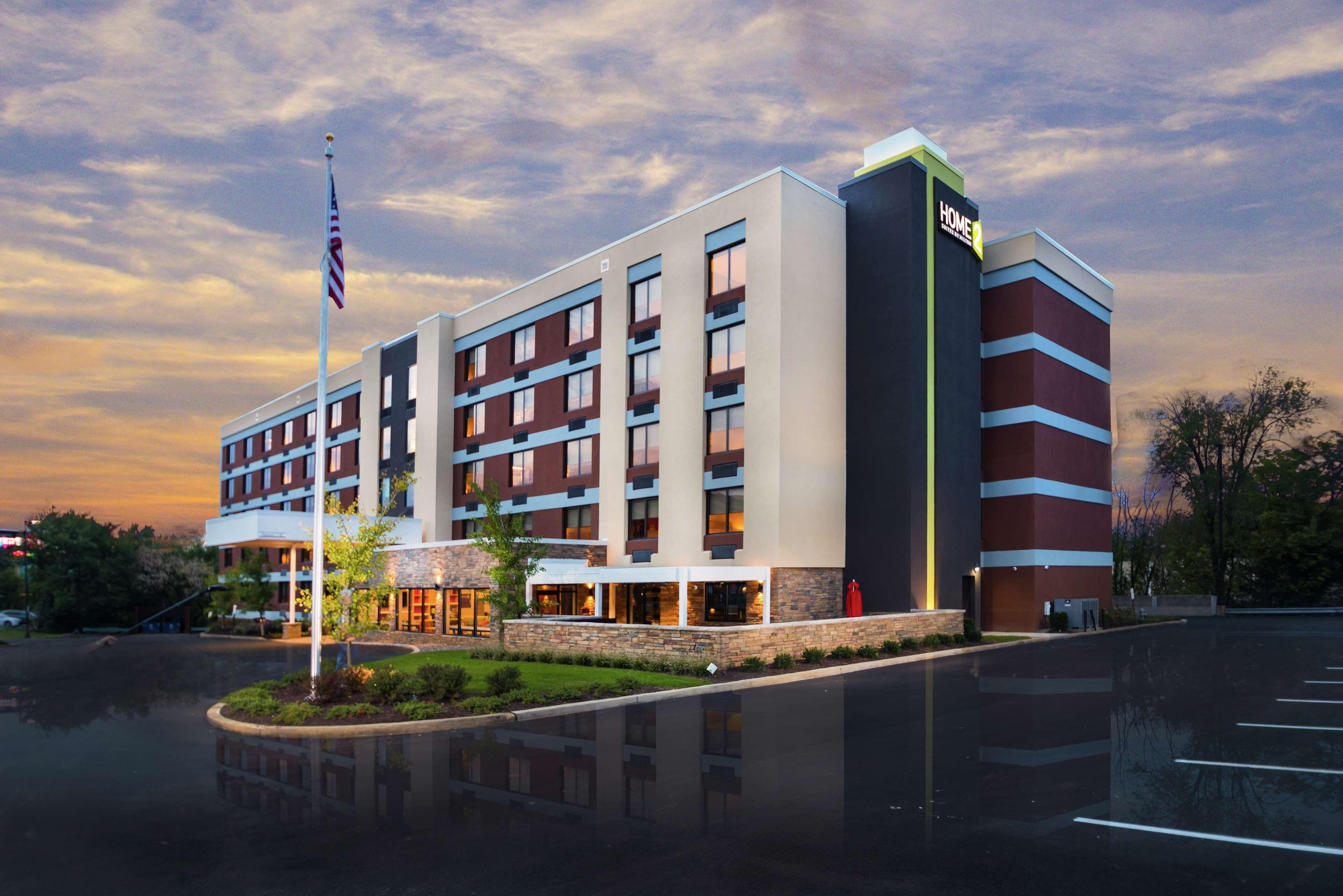 Staying Near Greater Philadelphia Expo Center: 4 Business Hotels Compared